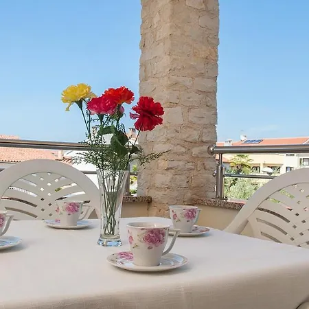 Apartmani Lorena Porec Exterior photo