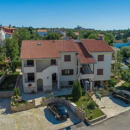 Apartmani Lorena Porec Exterior photo