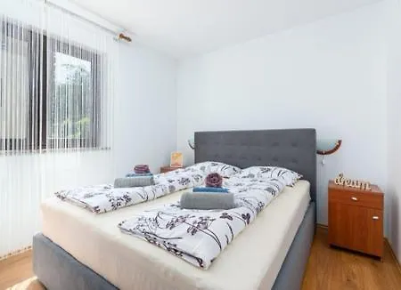 Apartmani Lorena Porec Exterior photo