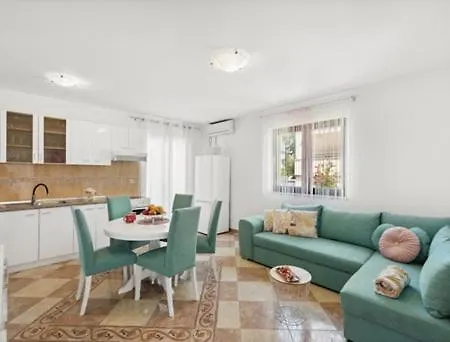 Apartmani Lorena Porec Exterior photo